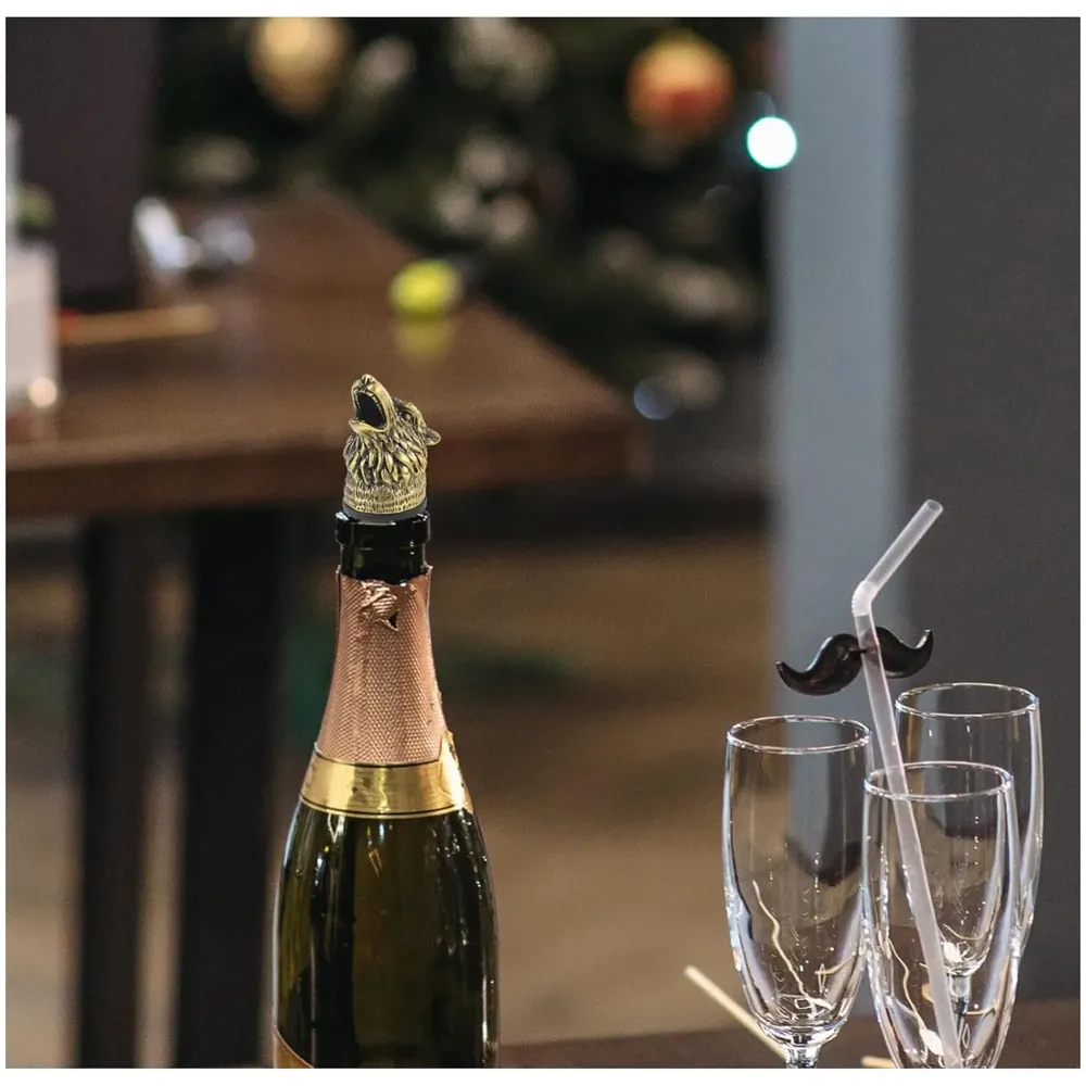 Gold Wolf Head Liquor Bottle Pourer Liquor Pour Spout 1Pc Deer Head Bottle Tipping Nozzle Silicone Stoppers Gold for Bars Homes Party