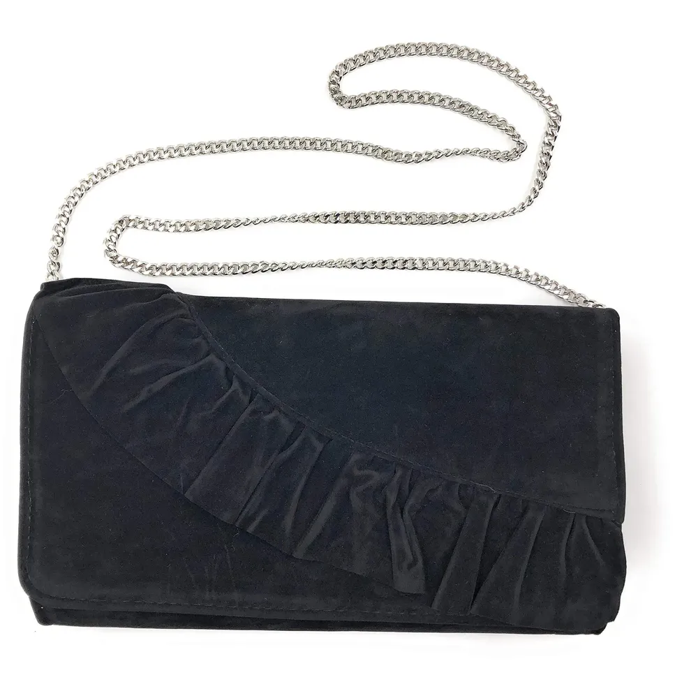 ELEGANT PREMIUM EVENING CLUTCH BAG WITH ADJUSTABLE SHOULDER CHAIN, SNAP CLOSURE & SMOOTH INNER SATIN (28 CMS x 18 CMS) (Black)