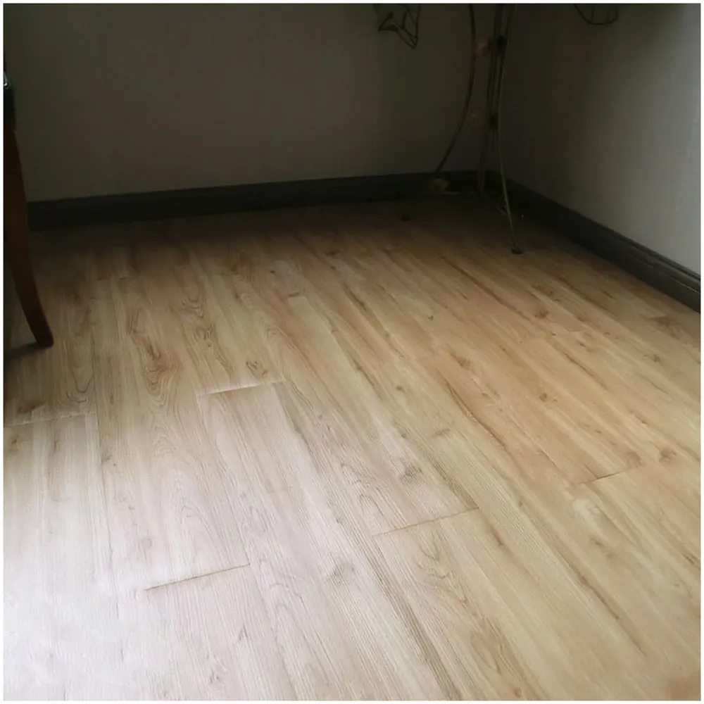 PVC Flooring Planks Tiles Self Adhesive Peel & Stick Wooden Design 18 Planks 27 Square feet. (18, Natural Oak)