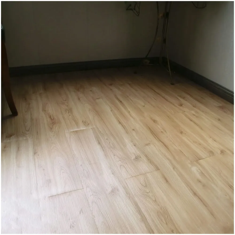 PVC Flooring Planks Tiles Self Adhesive Peel & Stick Wooden Design 1 Plank 1.5 Square feet. (1, Natural Oak)
